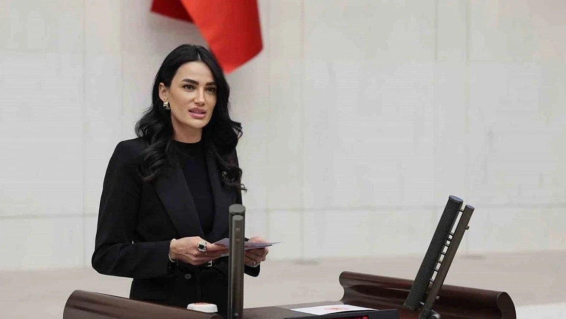 AK Partili Sarıbaş: 'Özgür Özel’in 100 bin kişi sözü gerçeği yansıtmıyor'