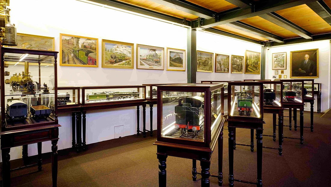 Demir tekerleklerin 200 yıllık yolculuğu Rahmi M. Koç müzesinde