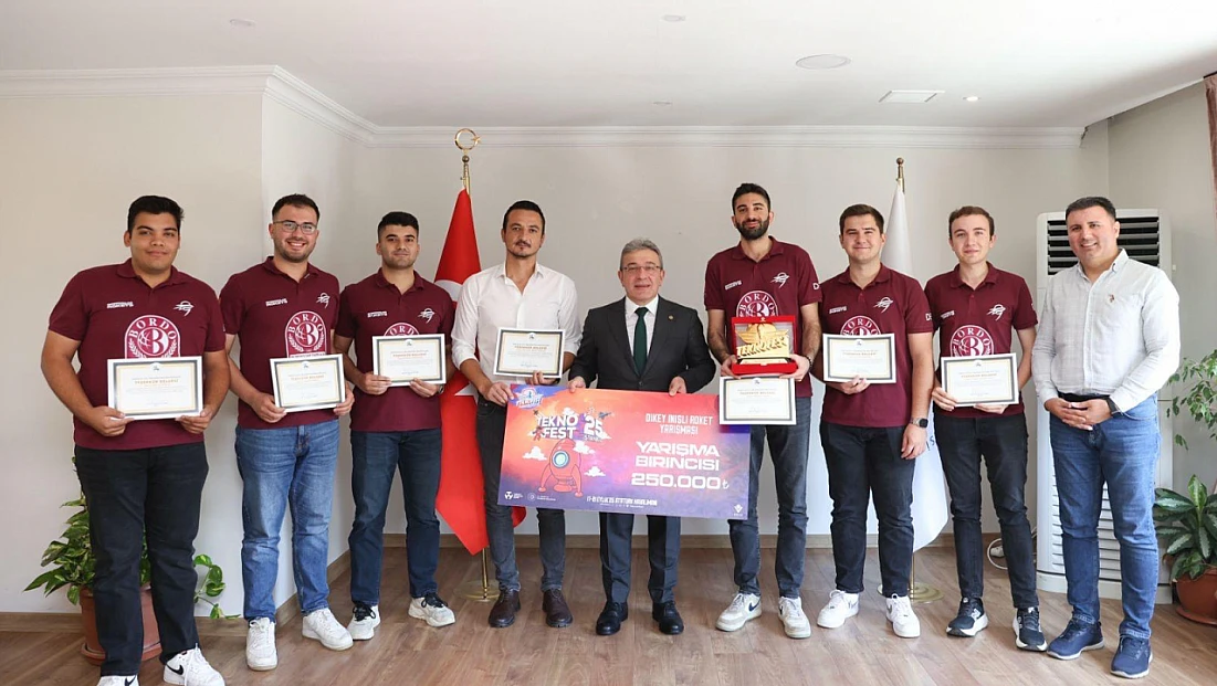 DEÜ Rektörü Prof. Dr. Bayram Yılmaz’dan TEKNOFEST 2025 kahramanlarına teşekkür