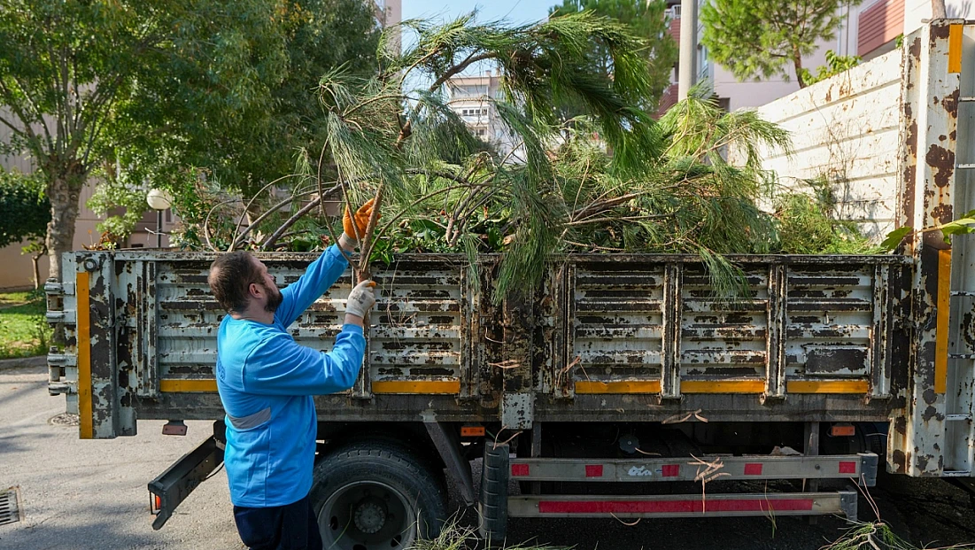 Gaziemir Belediyesi’nden temiz kent uygulaması: Bahçe atıkları randevulu sistemle toplanıyor