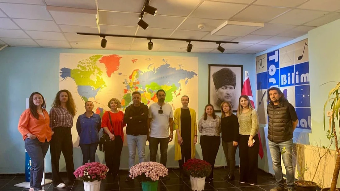 İzmir’de Harezmi eğitim modeli öğretmen eğitimleri başladı