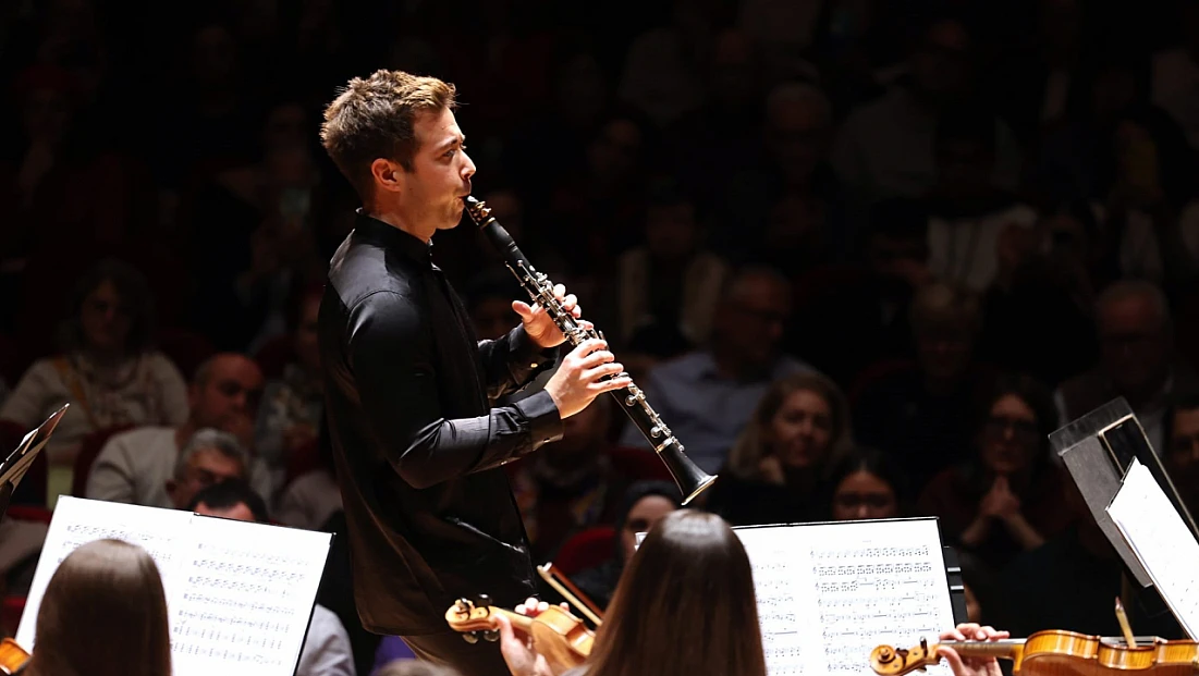 İzmir Oda Orkestrası, dünyaca ünlü klarnet sanatçısı Pablo Barragán ile AASM’de sahne aldı