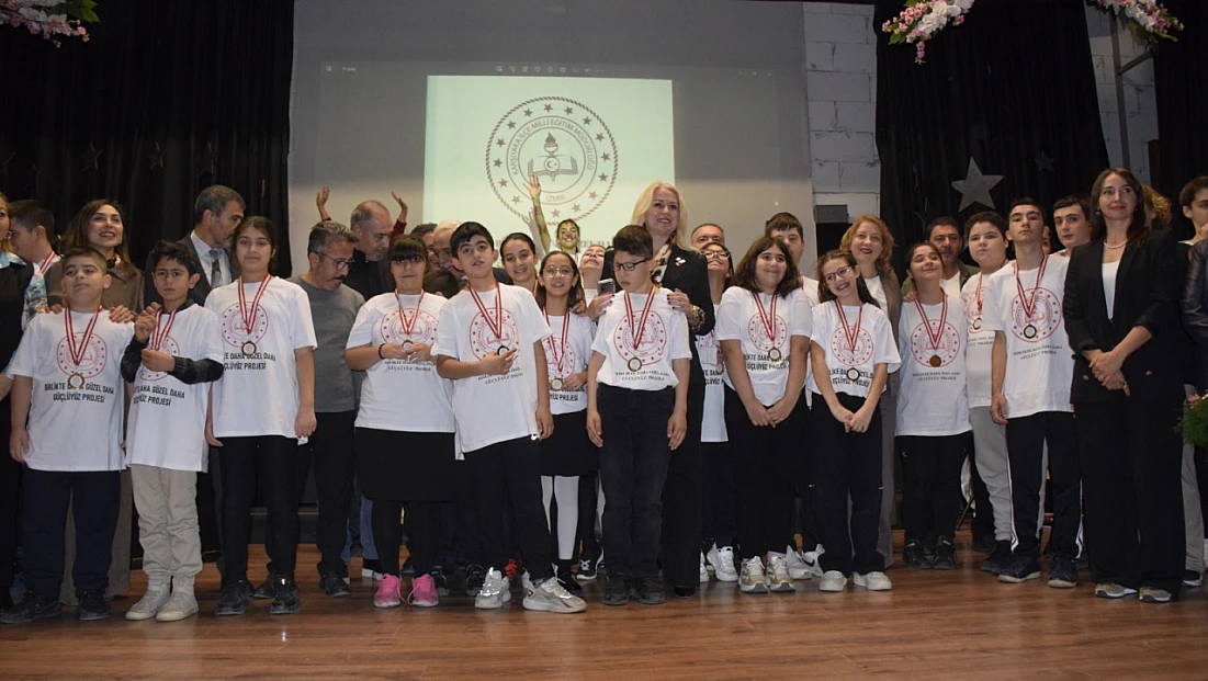 Karşıyaka’da özel çocuklarla duygulu öğretmenler günü kutlaması