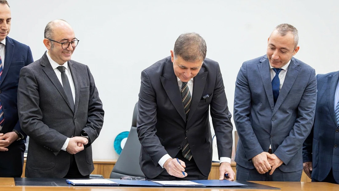 Başkan Tugay’dan Tarihi Ruhsat İmzası