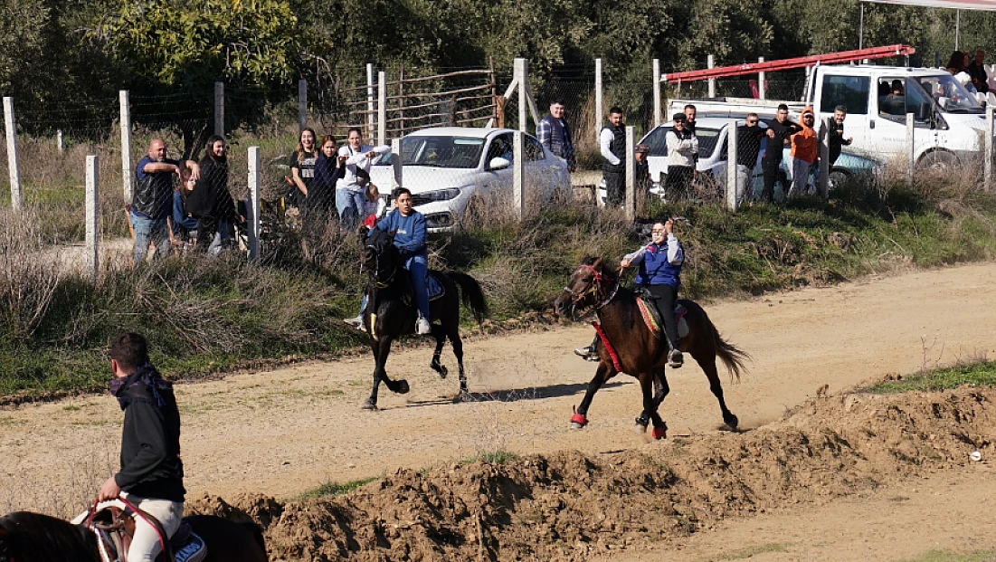 Tire’de geleneksel rahvan at yarışları büyük heyecana sahne oldu