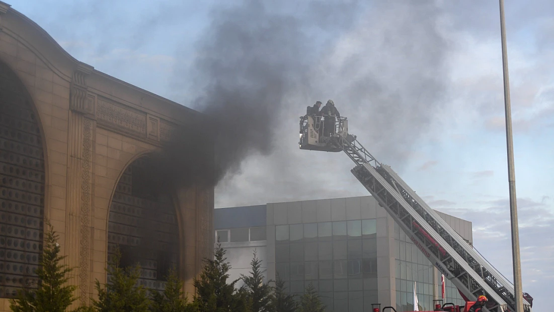 Menderes’te fabrika yangını korkuttu