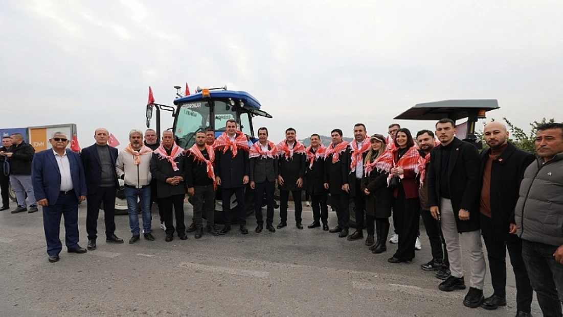 Menderes’te mandalina üreticilerinden traktörlü eylem: 'Artık Yeter'