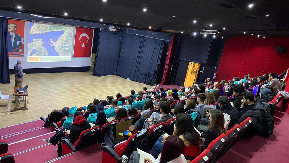 Mimarlık bölümü öğrencilerinden Ayvalık’ta kapsamlı kentsel sit alanı incelemesi