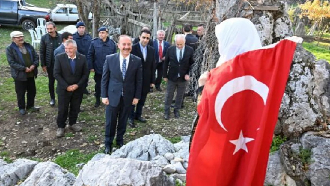 Vali Erin köy ziyaretlerinde vatandaşların taleplerini yerinde dinledi