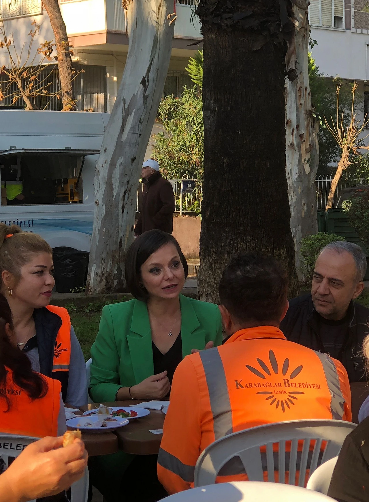 Karabağlar Belediye Başkanı Makamını Sokağa Taşıdı