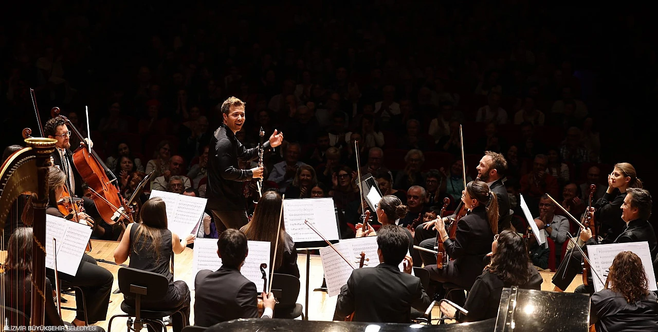 İzmir Oda Orkestrası, dünyaca ünlü klarnet sanatçısı Pablo Barragán ile AASM'de sahne aldı