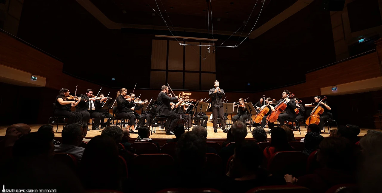 İzmir Oda Orkestrası, dünyaca ünlü klarnet sanatçısı Pablo Barragán ile AASM'de sahne aldı