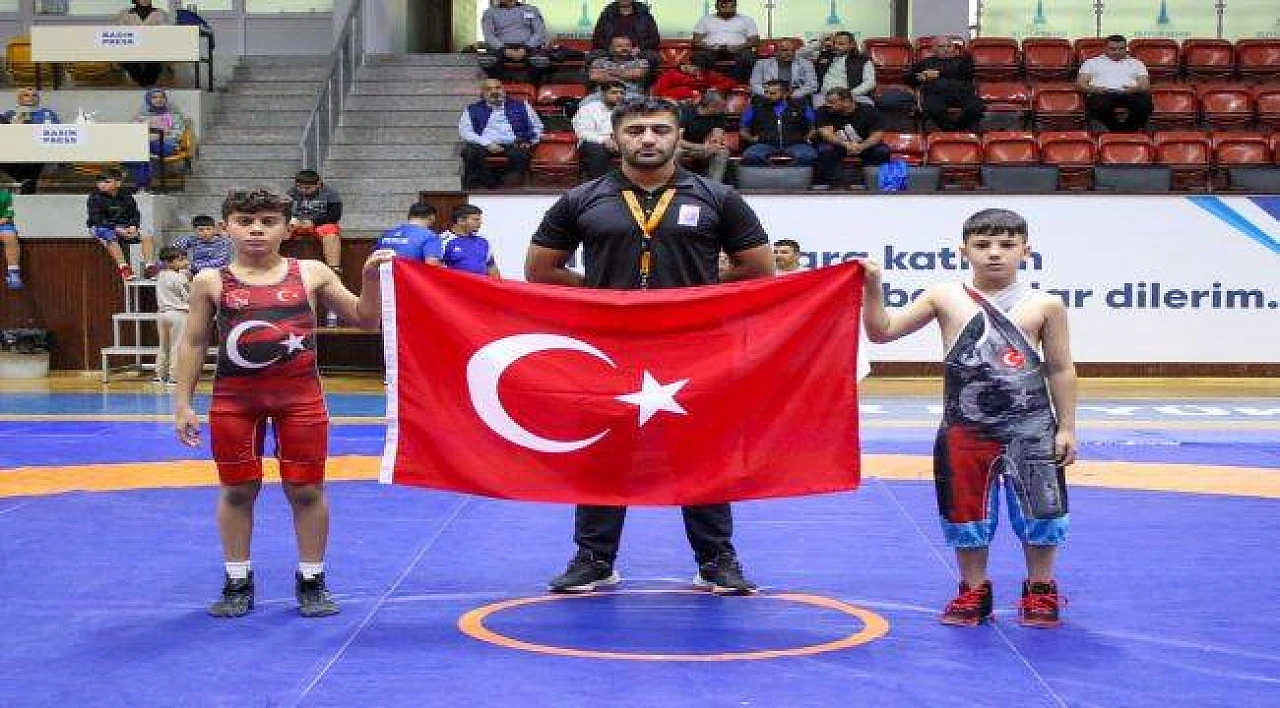 Minik sporcular Cumhuriyet bayramı için ter döktü