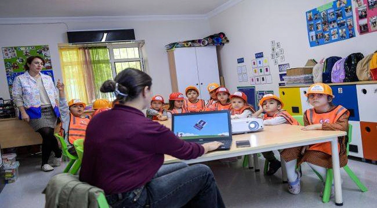 Yuvamız İzmir çocuk etkinlik merkezleriyle minikler hayata hazırlanıyor