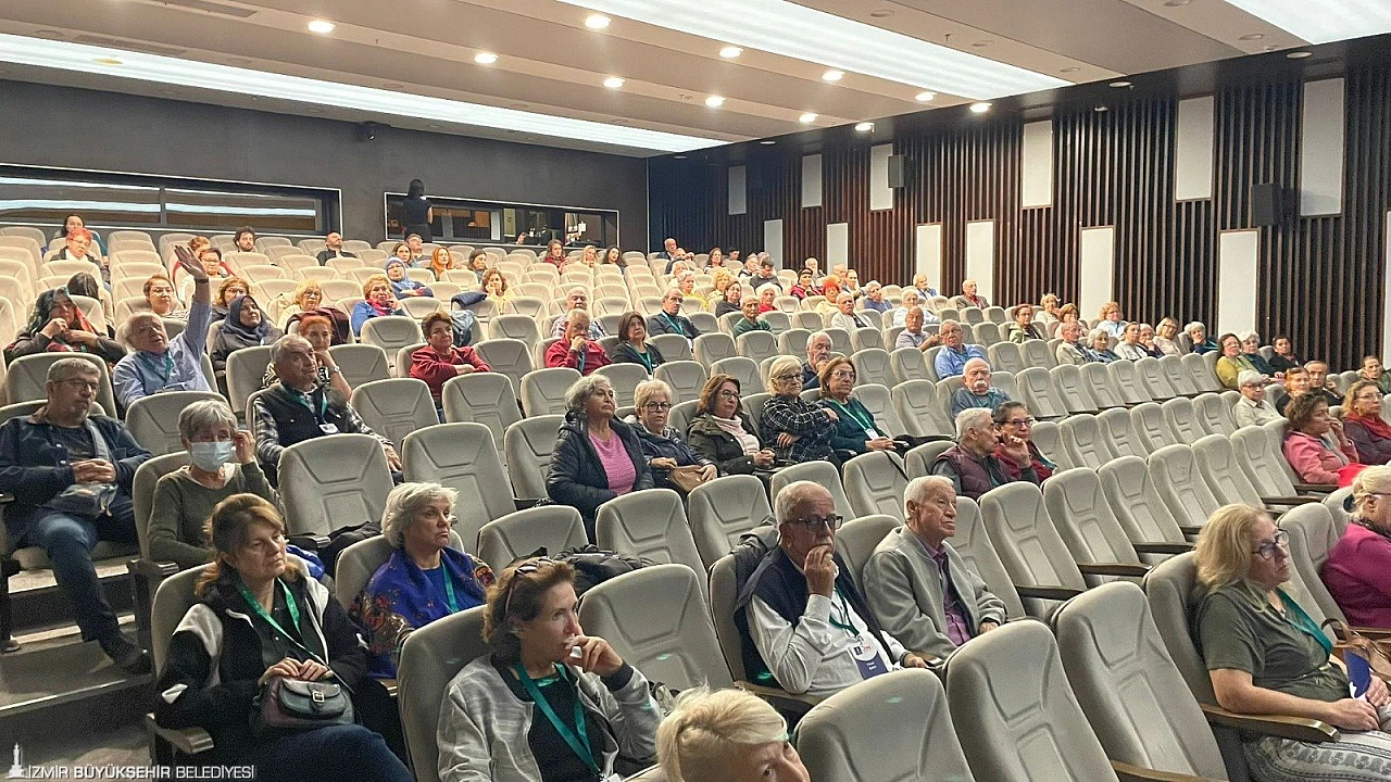 İzmir Büyükşehir Belediyesi'nden 'Nefesini Koru' semineri: Akciğer kanserinde erken tanının önemi vurgulandı
