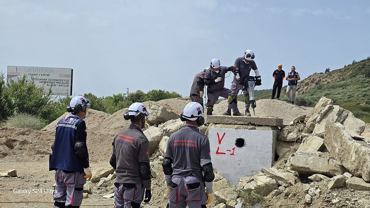 Seferihisar Belediyesi arama kurtarma ekibi, AFAD akreditasyon sertifikası aldı