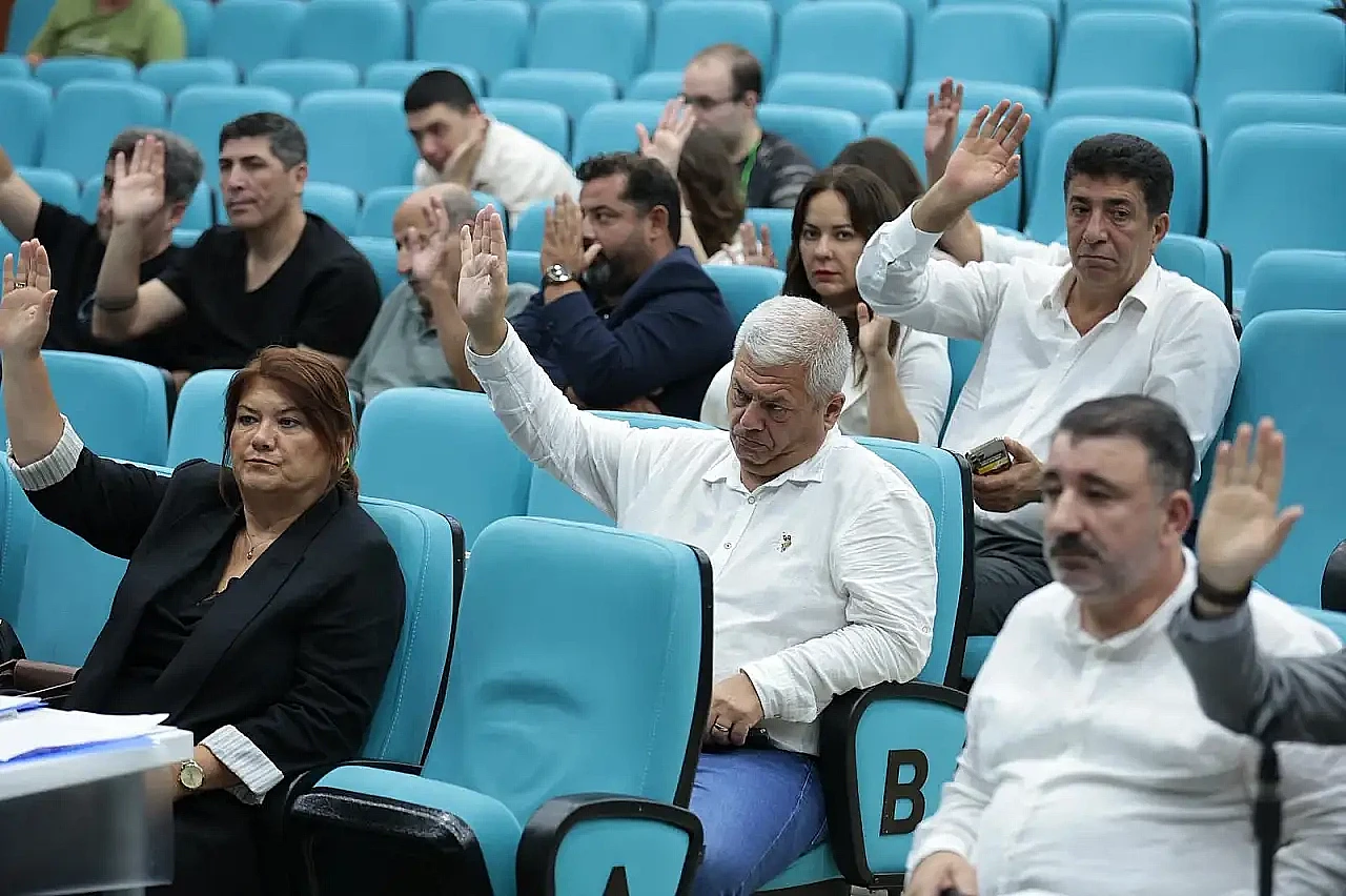 Konak'ta temizlik seferberliği: Meclisten araç kiralama hamlesine tam destek