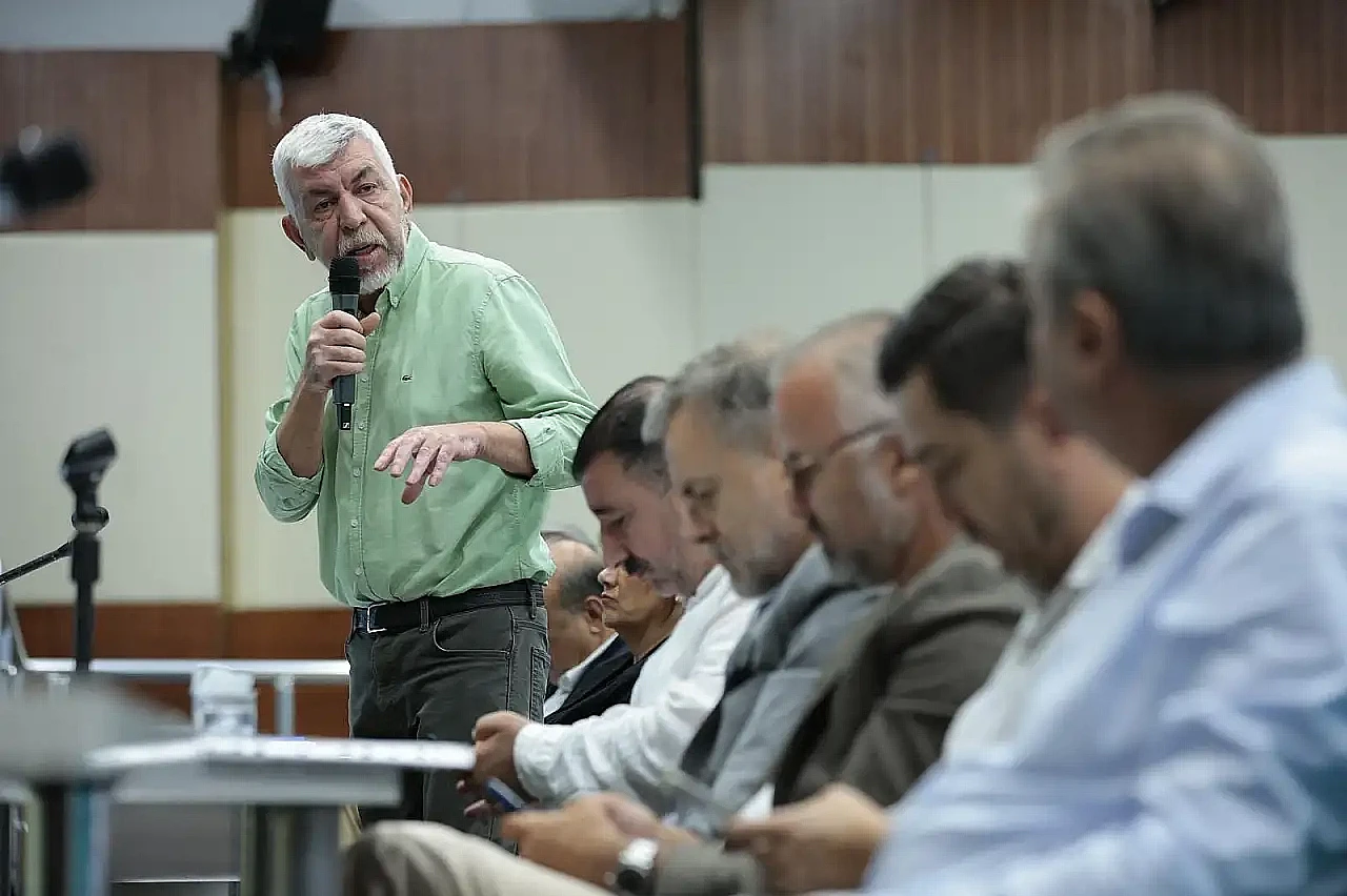 Konak'ta temizlik seferberliği: Meclisten araç kiralama hamlesine tam destek