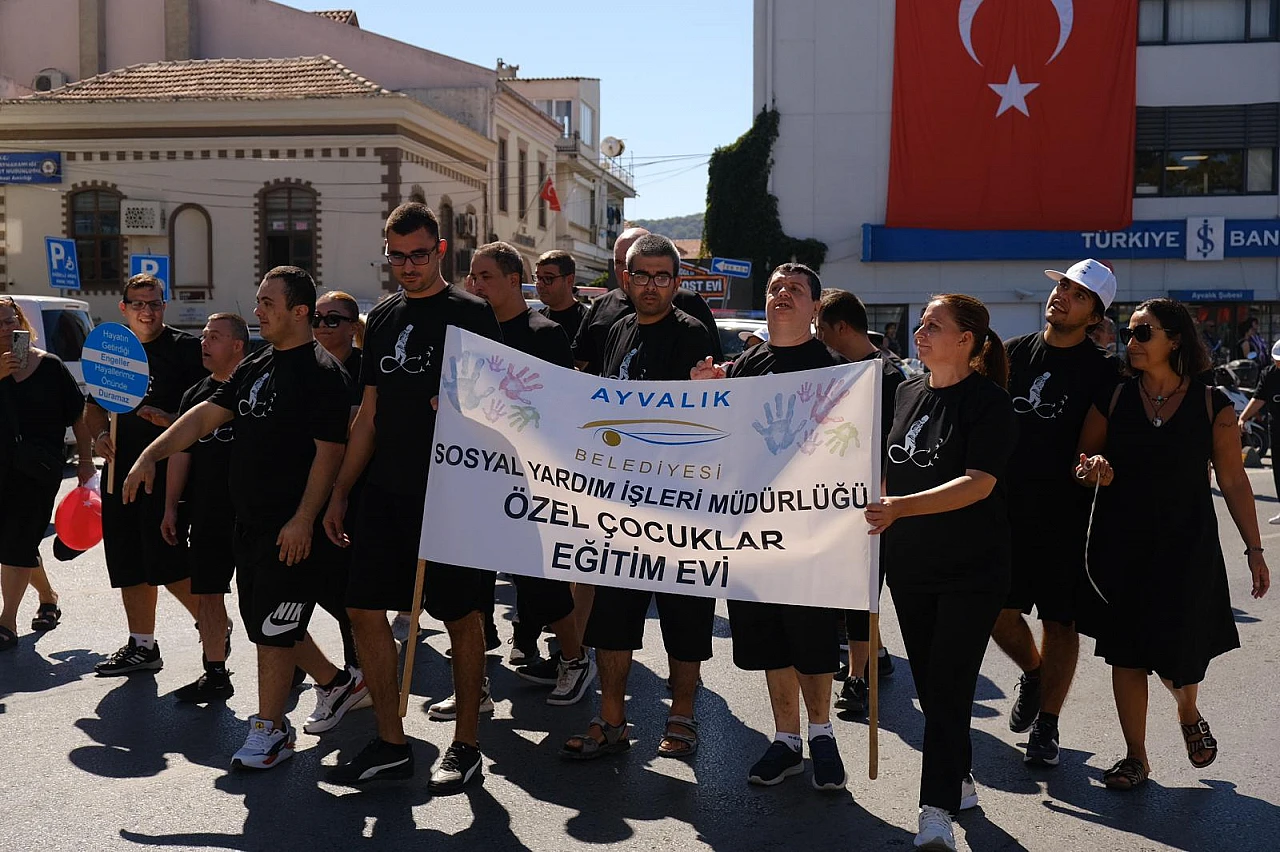 Ayvalık'ta 33. engelliler kültür, sanat ve spor etkinlikleri başladı
