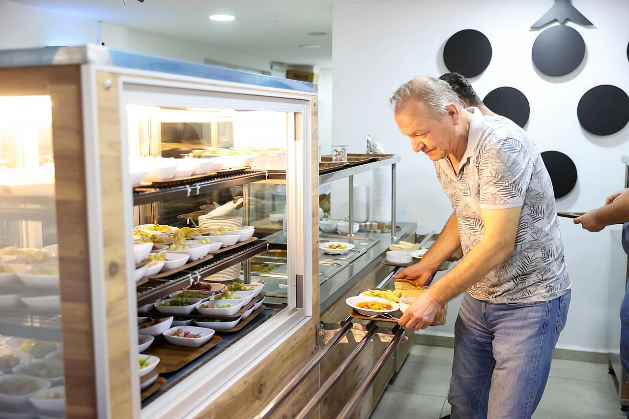 Buca'da üzüm bağından kent lokantalarına tatlı bir dayanışma örneği