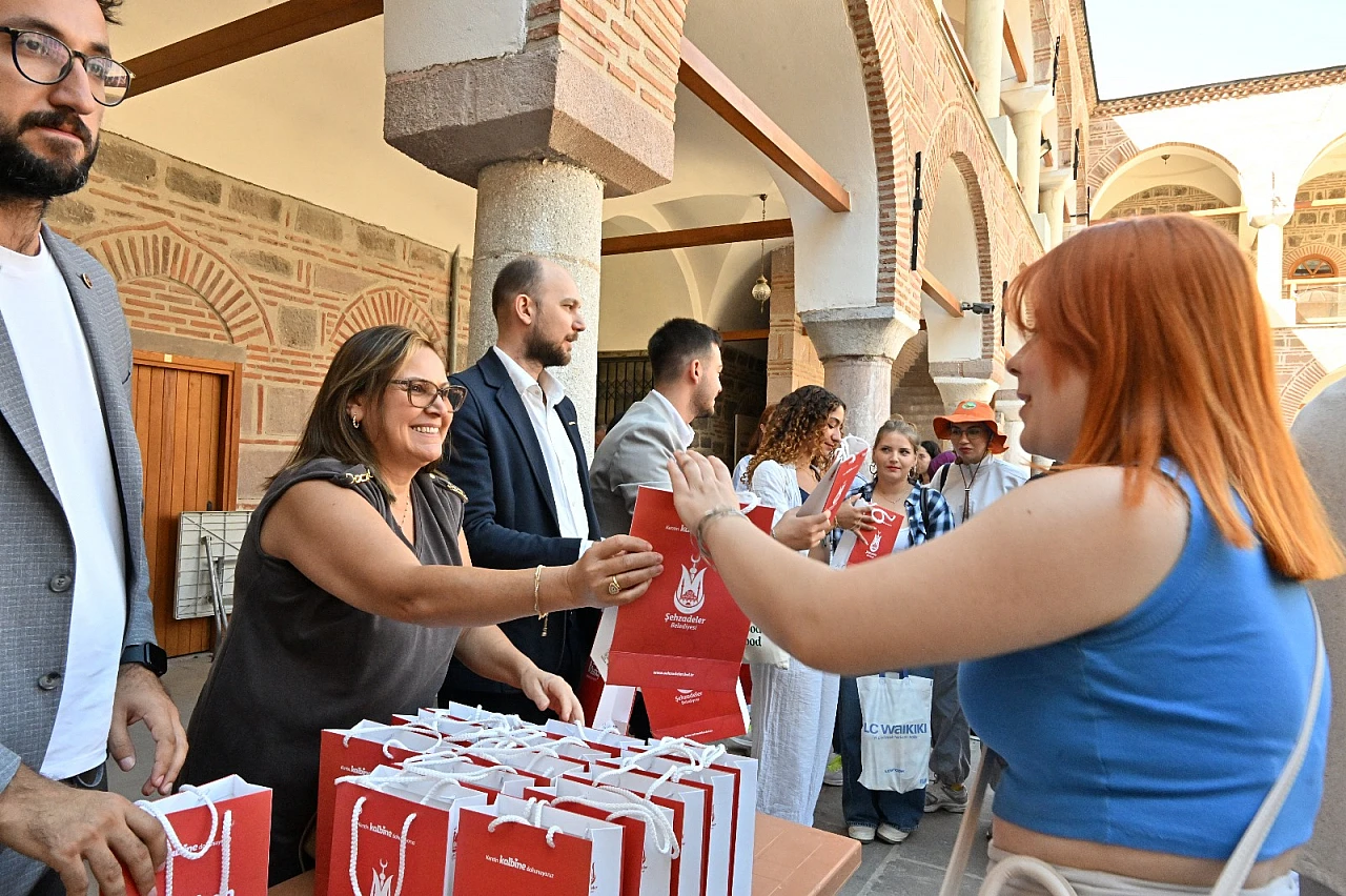 Manisa Büyükşehir Belediyesi'nden yeni üniversitelilere oryantasyon gezisi