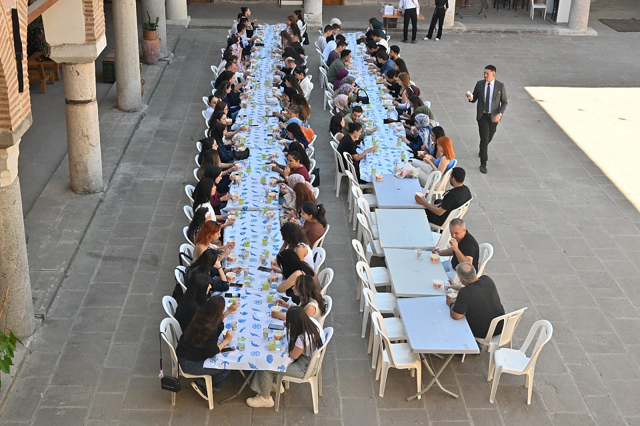 Manisa Büyükşehir Belediyesi'nden yeni üniversitelilere oryantasyon gezisi