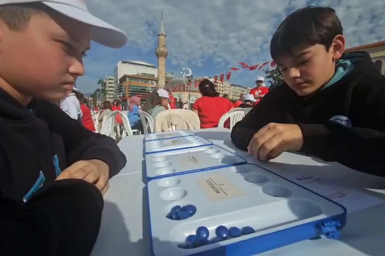 Cumhuriyet coşkusu 'İzmir Zekâ Oyunları Projesi! ile taçlandı