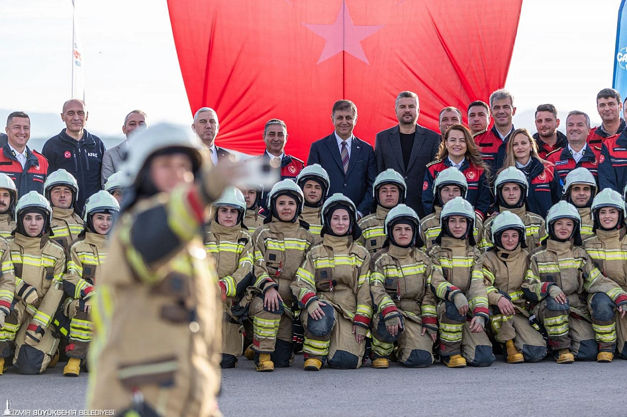 İzmir'in yeni itfaiye nemurları göreve başladı