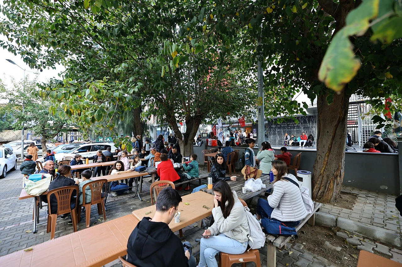 Efes Selçuk'ta 'Ataya Saygı' satranç turnuvası başladı