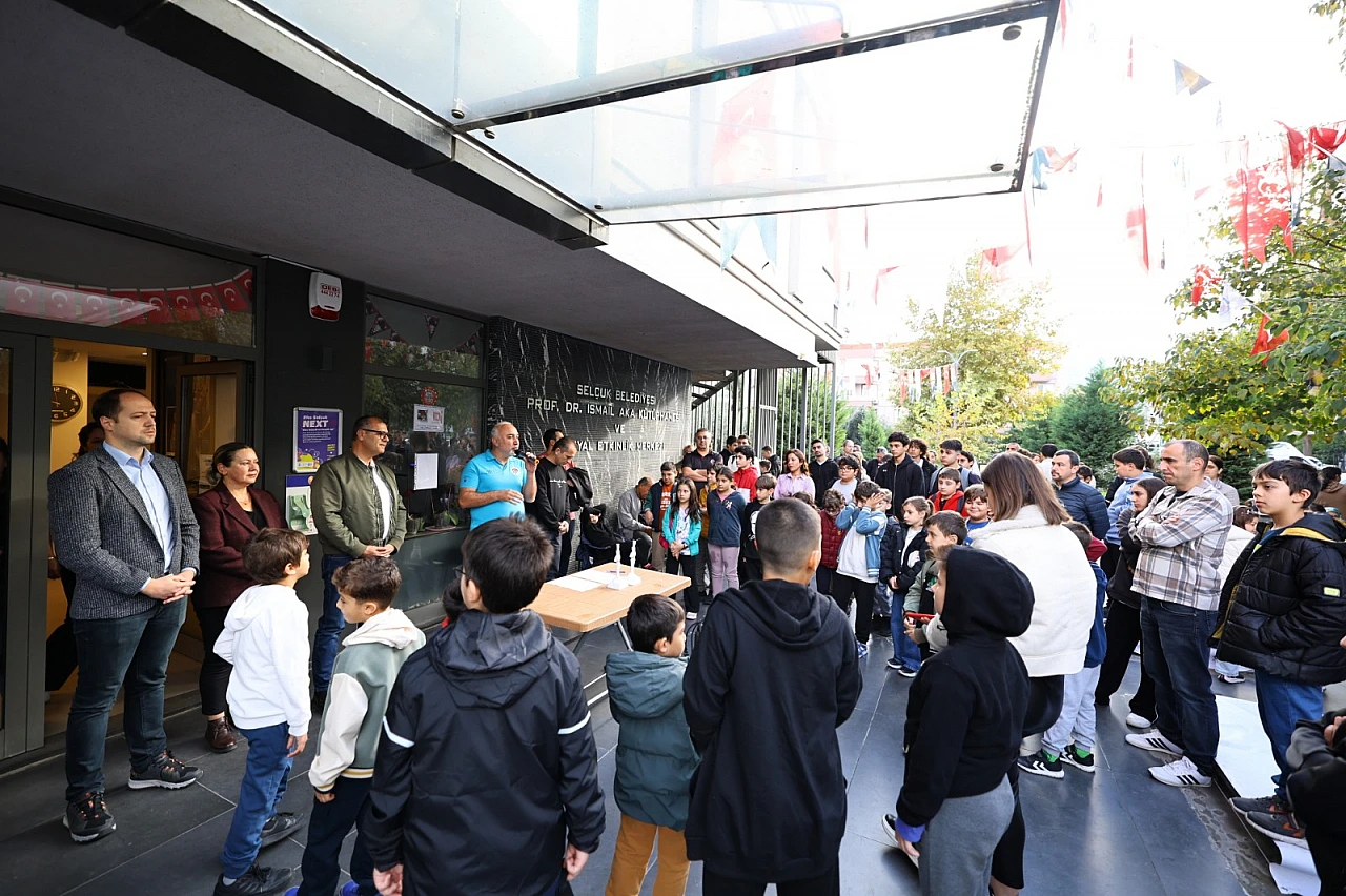 Efes Selçuk'ta 'Ataya Saygı' satranç turnuvası başladı