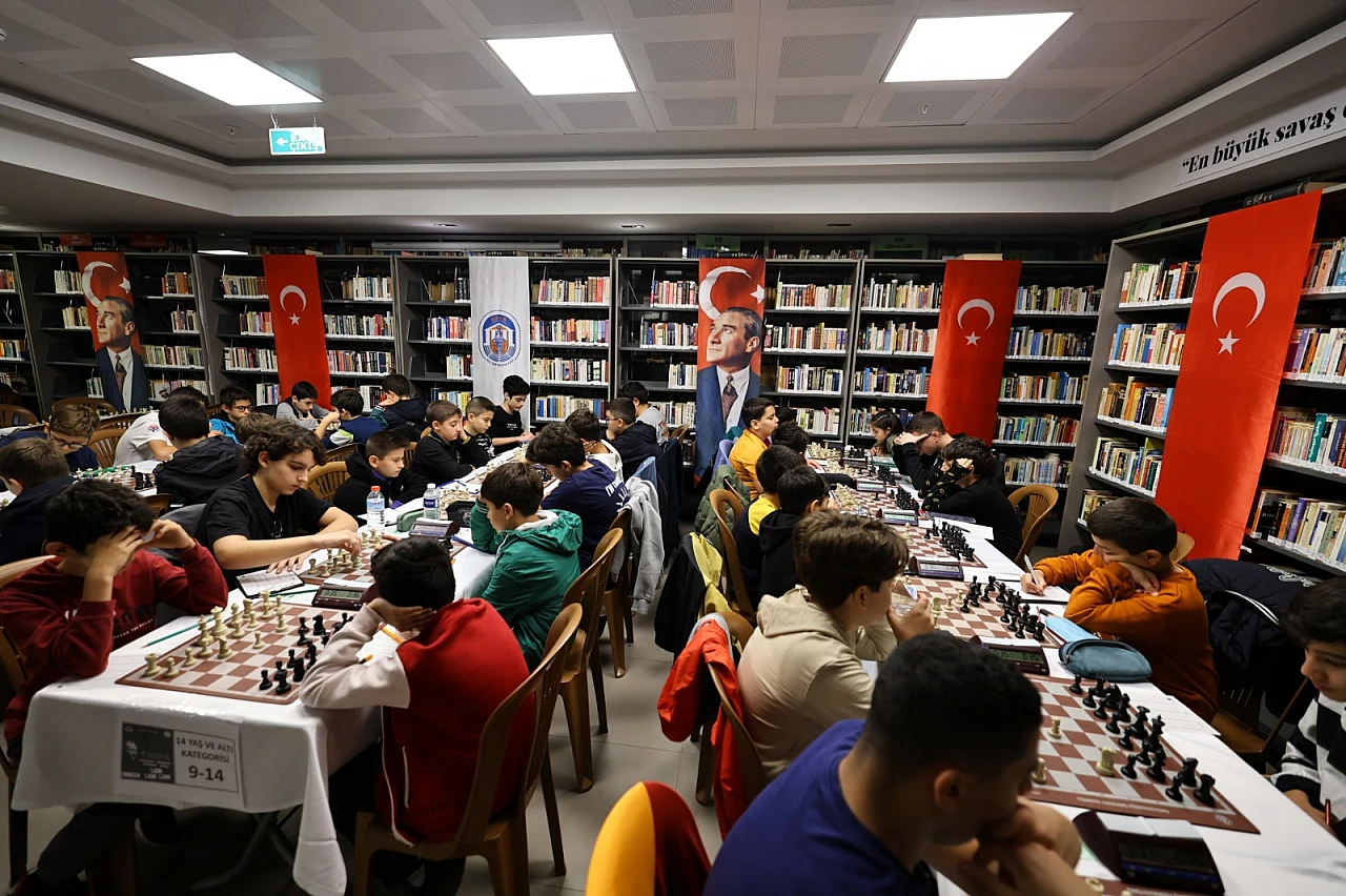 Efes Selçuk'ta 'Ataya Saygı' satranç turnuvası başladı