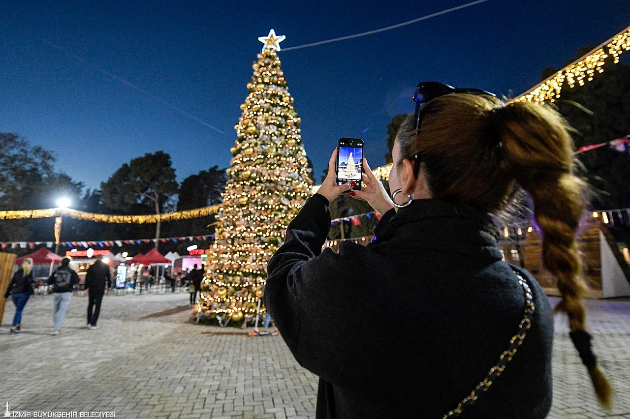 Kültürpark yeni yıl ruhuyla aydınlandı