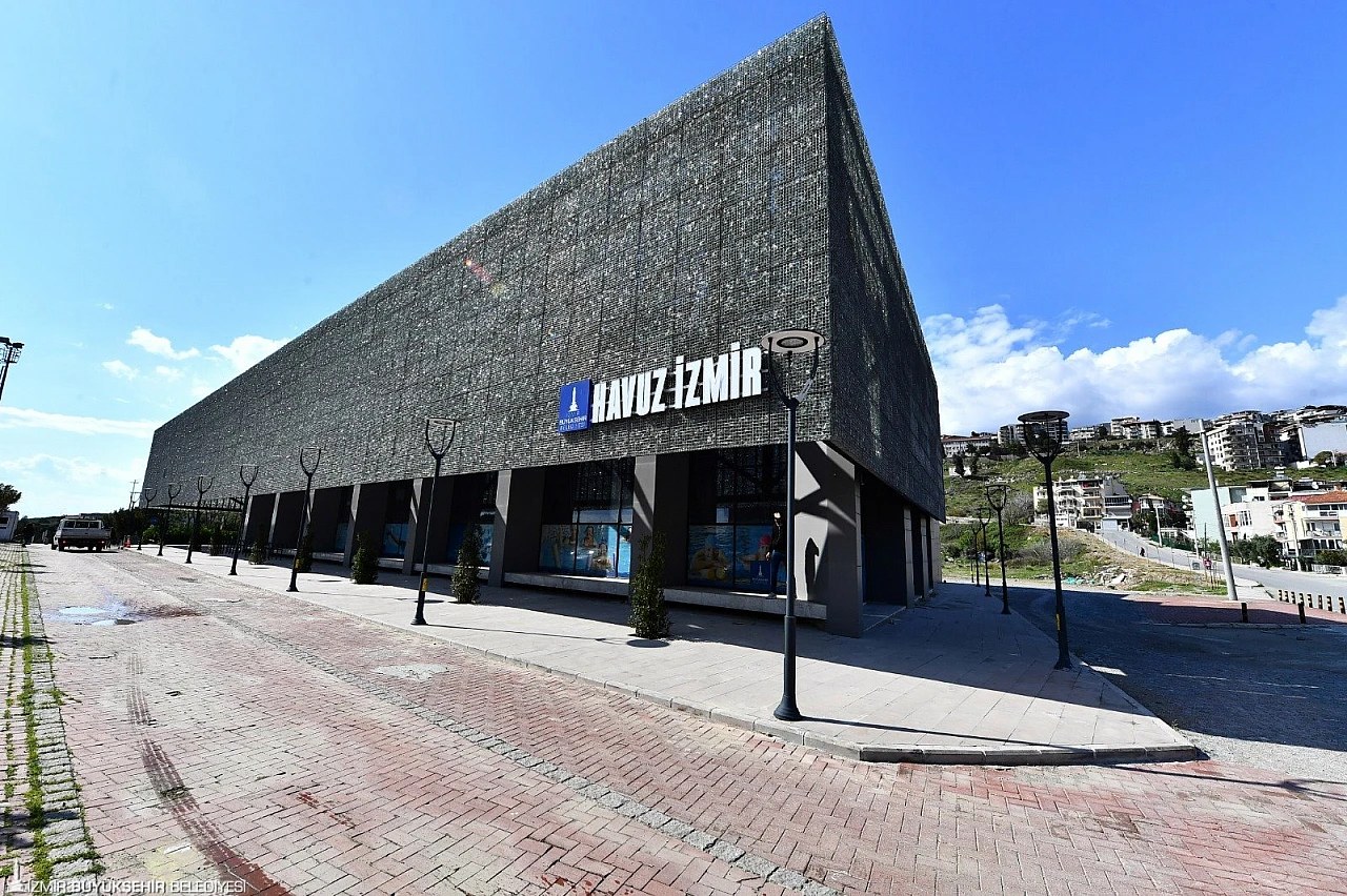 İzmir'de 'Gri Su' dönemi başlıyor: Büyükşehir Belediyesi hizmet binalarında yeni sistem kuruyor