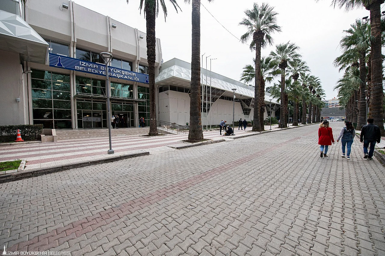 İzmir'de 'Gri Su' dönemi başlıyor: Büyükşehir Belediyesi hizmet binalarında yeni sistem kuruyor