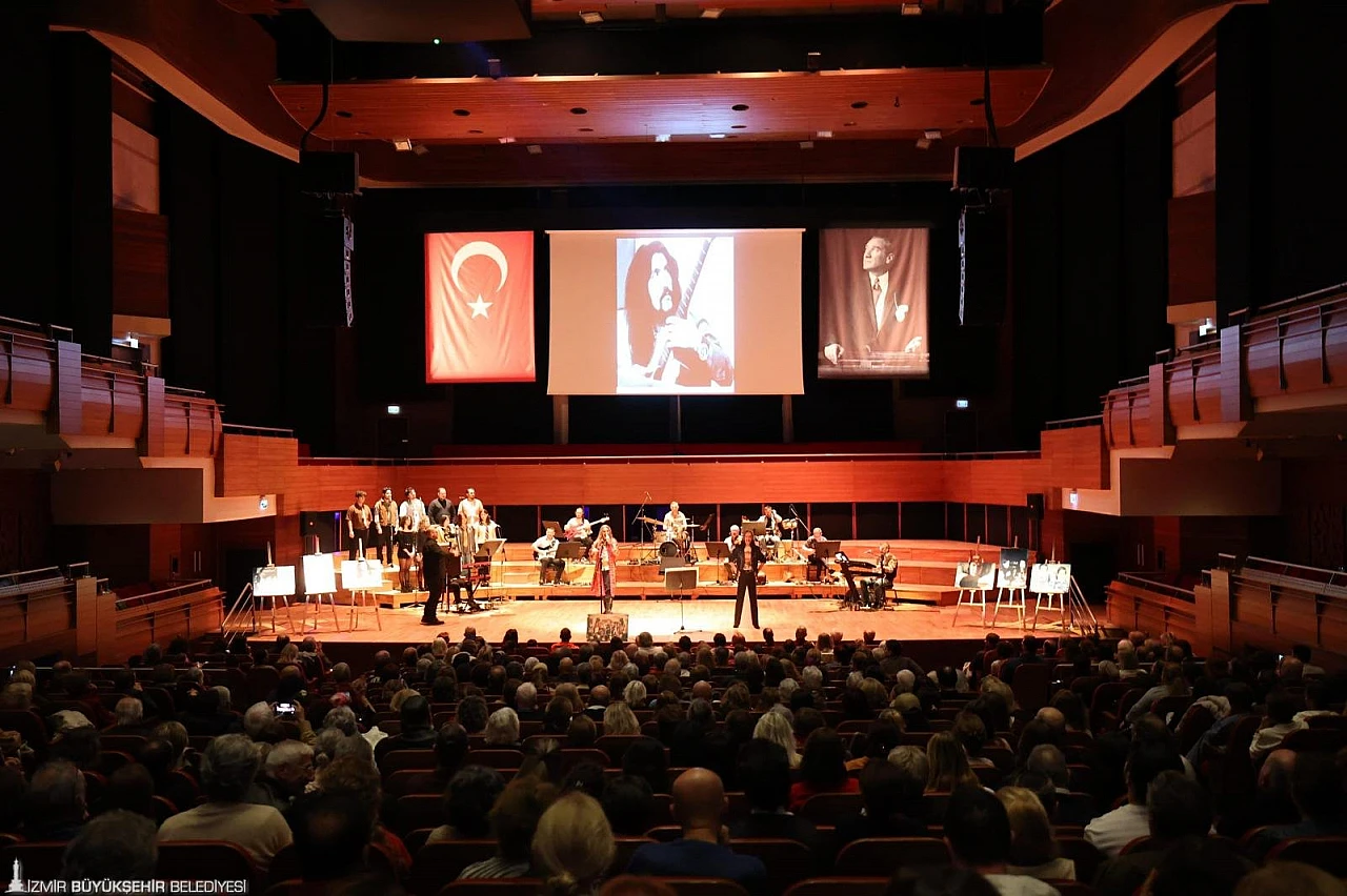 Barış Manço İzmir'de şarkılarıyla anıldı