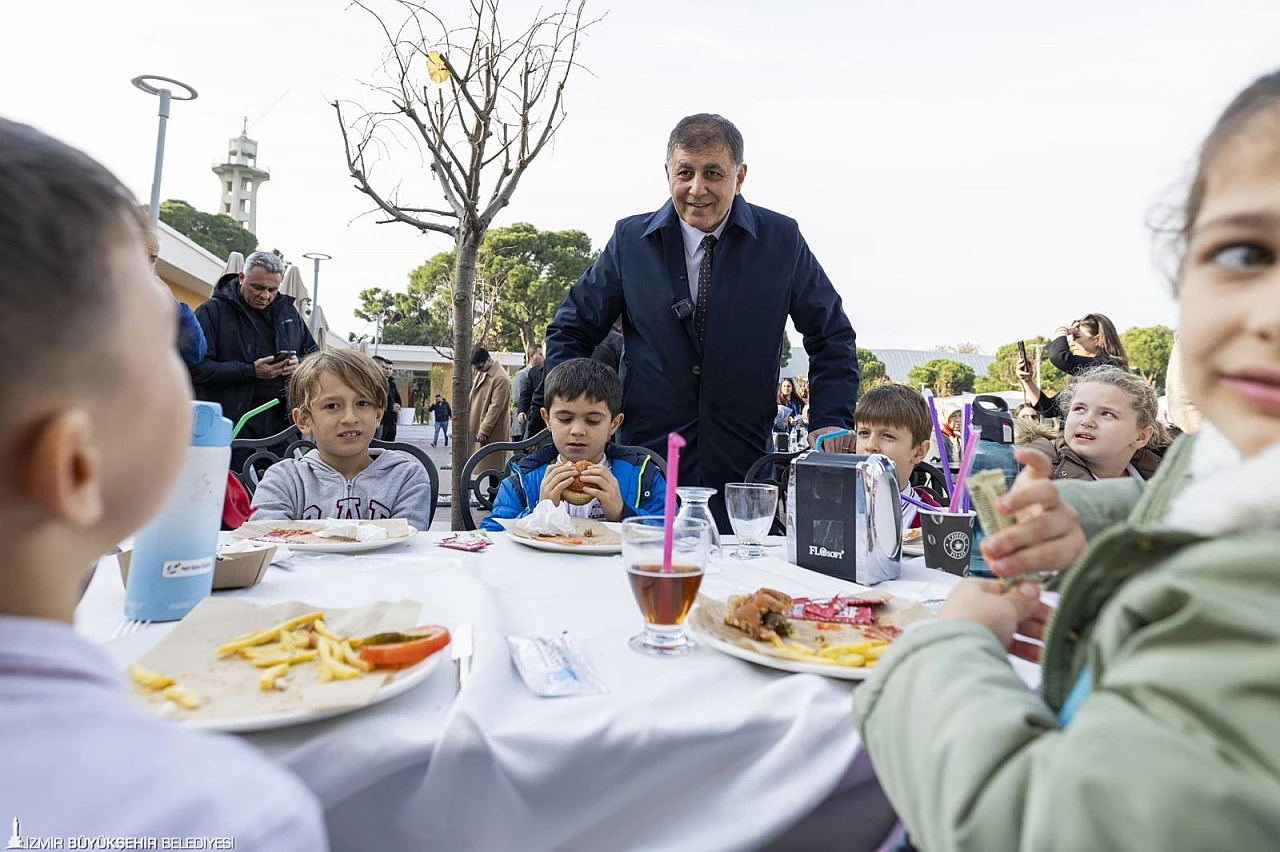 Başkan Tugay, Göl Gazinosu'nda Beydağlı kadınlarla buluştu