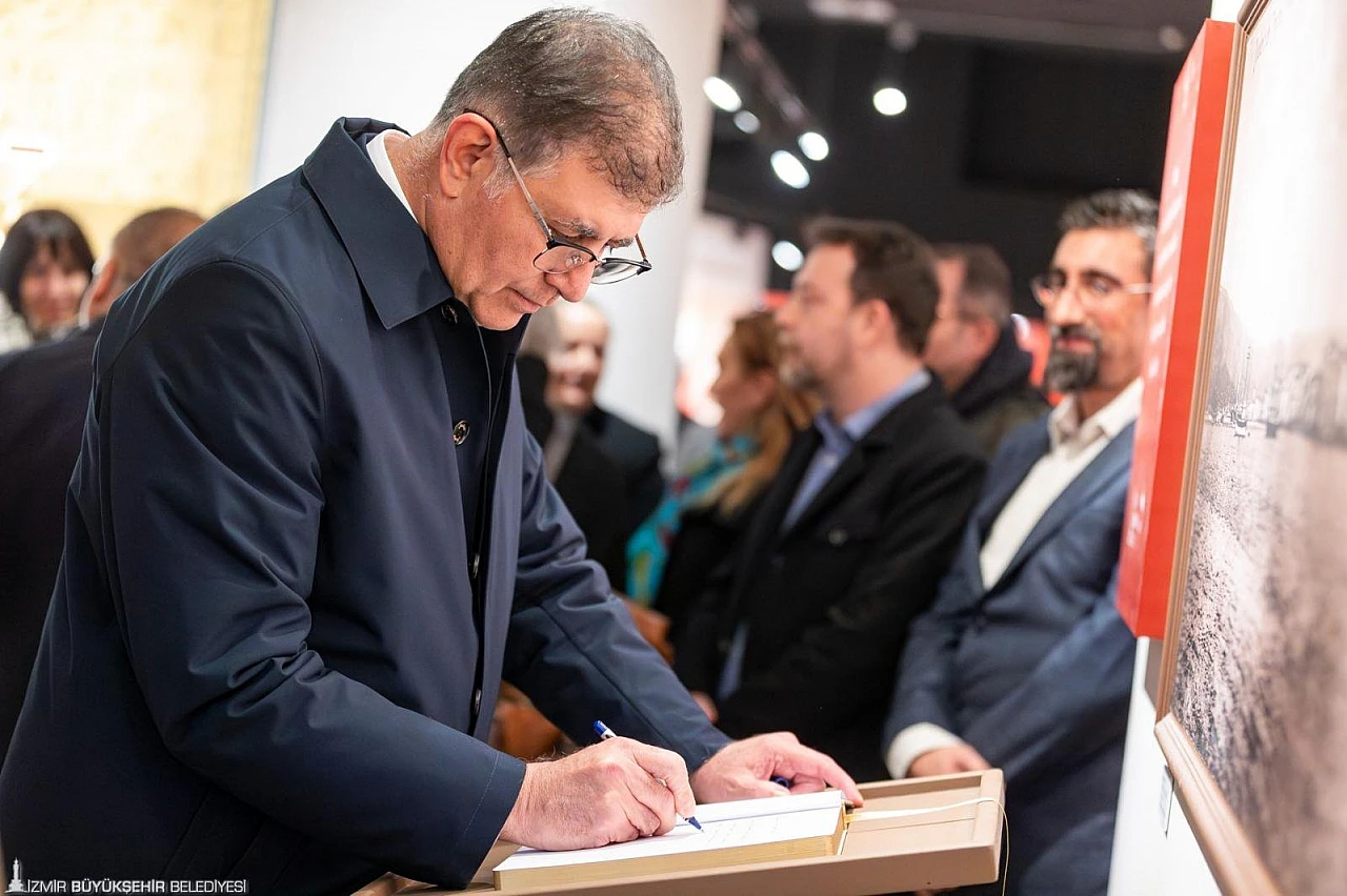 İzmir'in fotoğraf tarihine ışık tutacak sergi açıldı