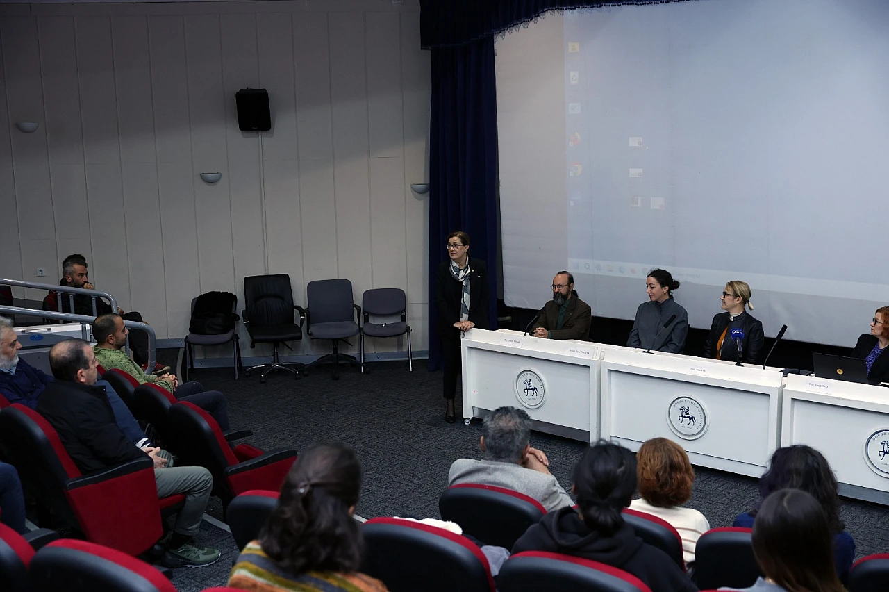 '50. Yılda Tekstilde Yeni Vizyonlar' sergisi ve Cengiz Çekil paneli sanatseverlerle buluştu