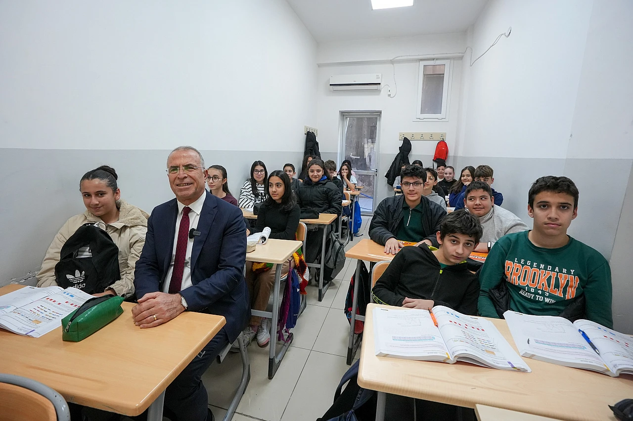 Gaziemir Belediyesi'nden öğrencilere ücretsiz eğitim desteği