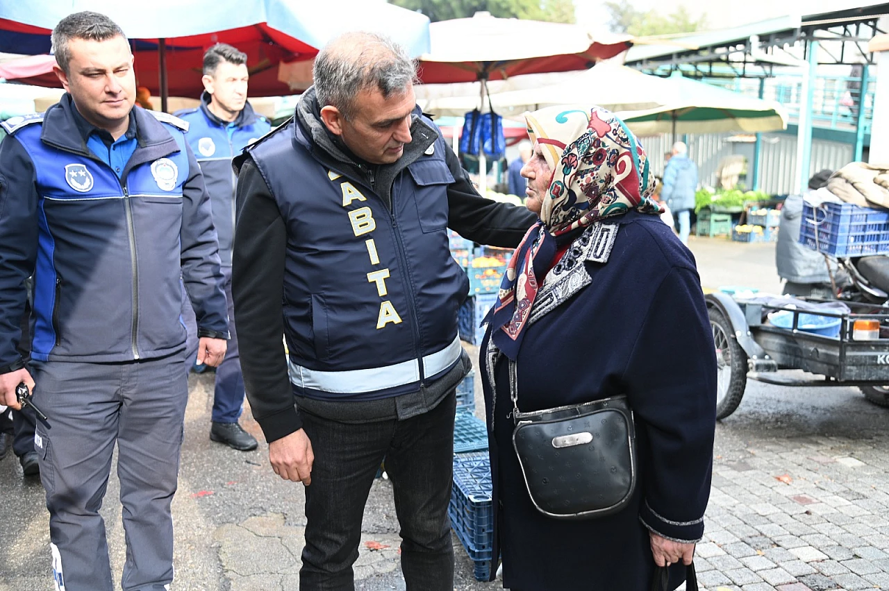 Perşembe pazarında 'Hoş Geldin Masası' kuruldu