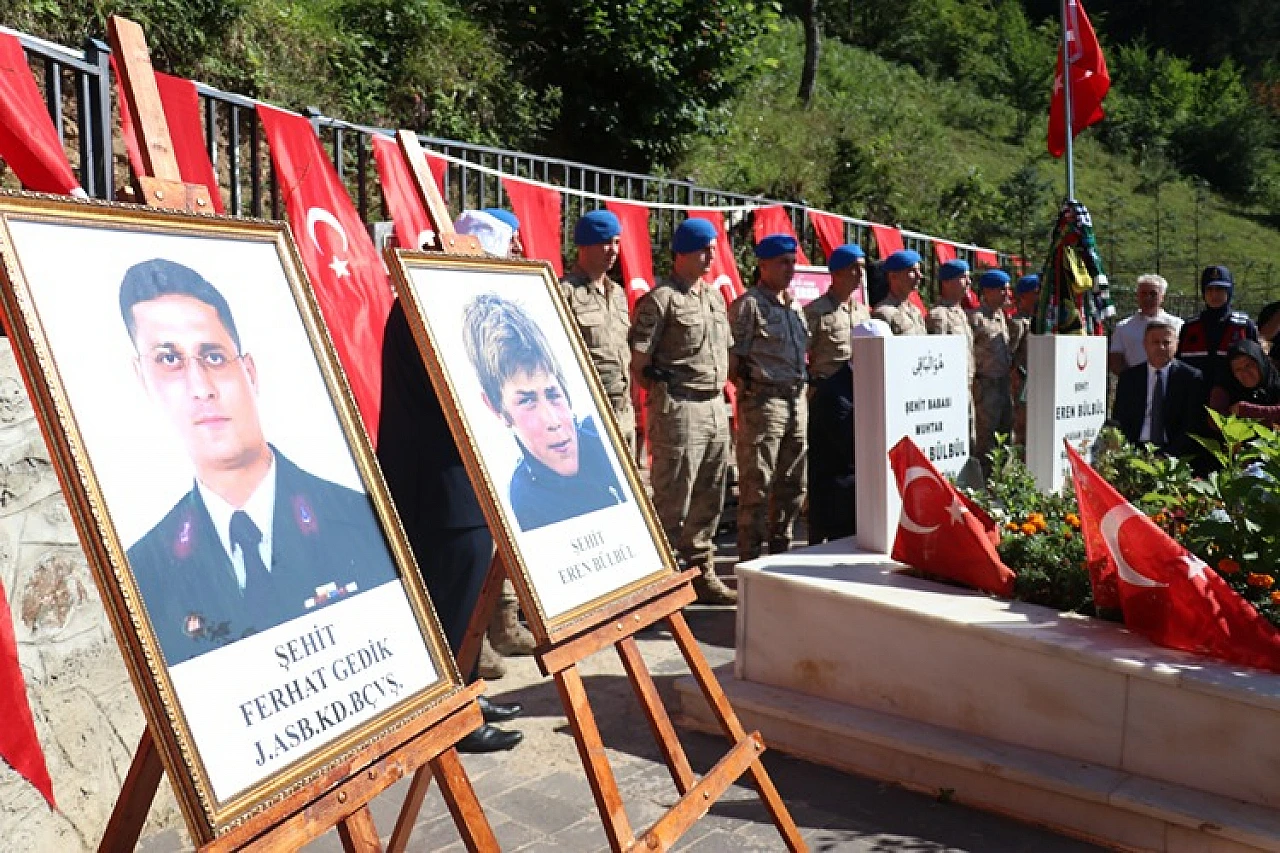 Eren Bülbül, şehit edilişinin 8. yıldönümünde mezarı başında anıldı