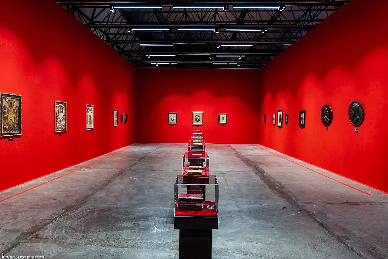 İzmir'de sanatın kalbi Kültürpark'ta atıyor: Atatürk ve Refik Anadol sergileri açıldı