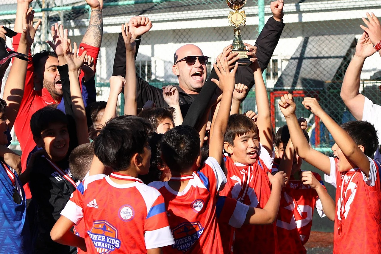 Atatürk'ün çocukları Cumhuriyet kupası için sahaya çıktı