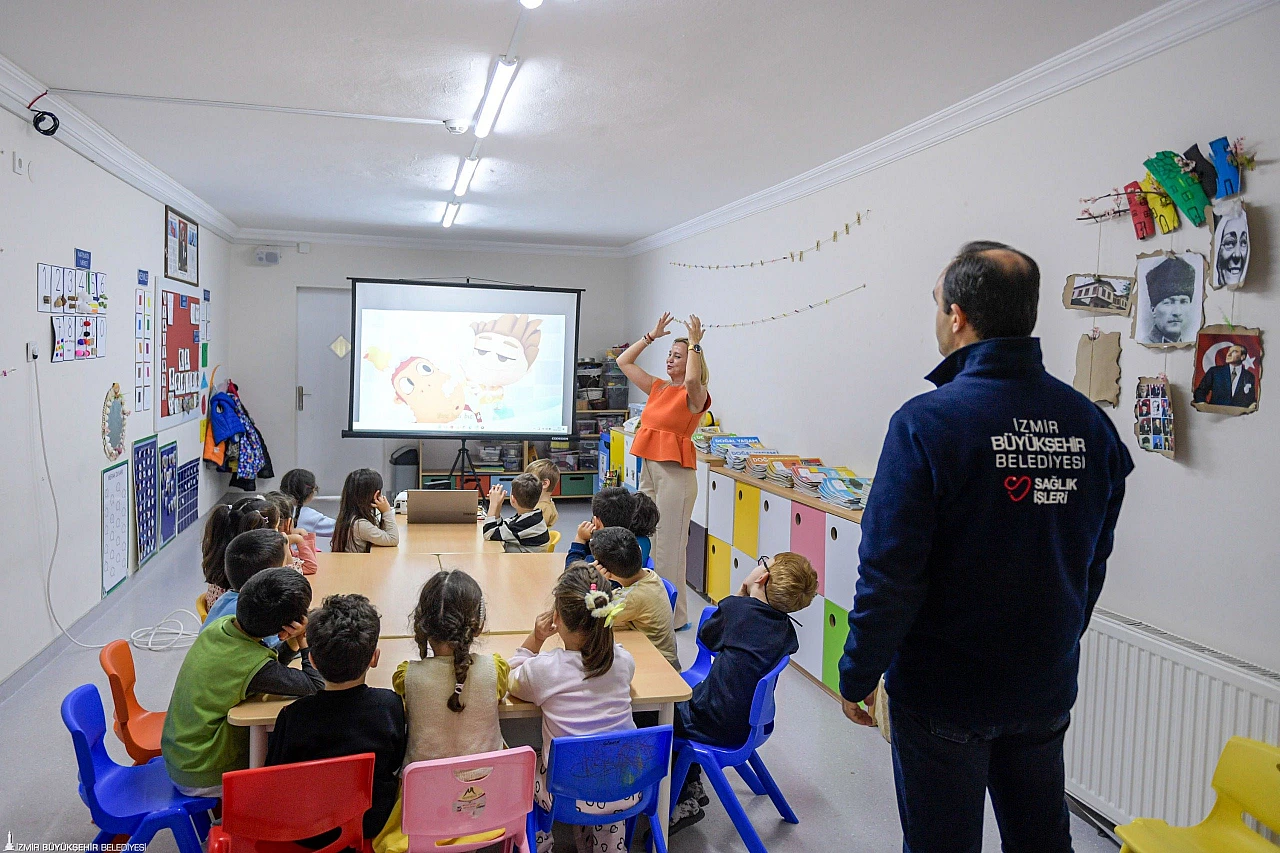 Yuvamız İzmir çocuk etkinlik merkezleriyle minikler hayata hazırlanıyor