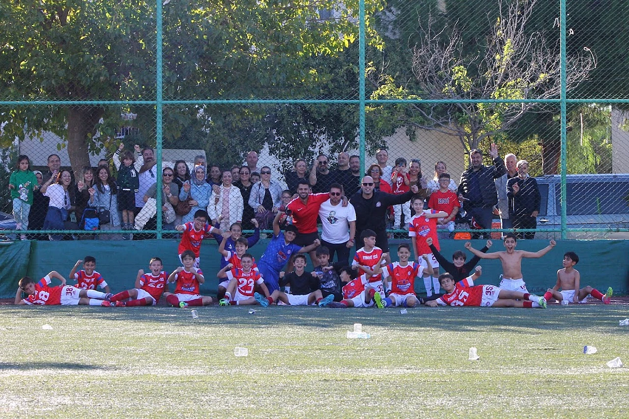 Atatürk'ün çocukları Cumhuriyet kupası için sahaya çıktı