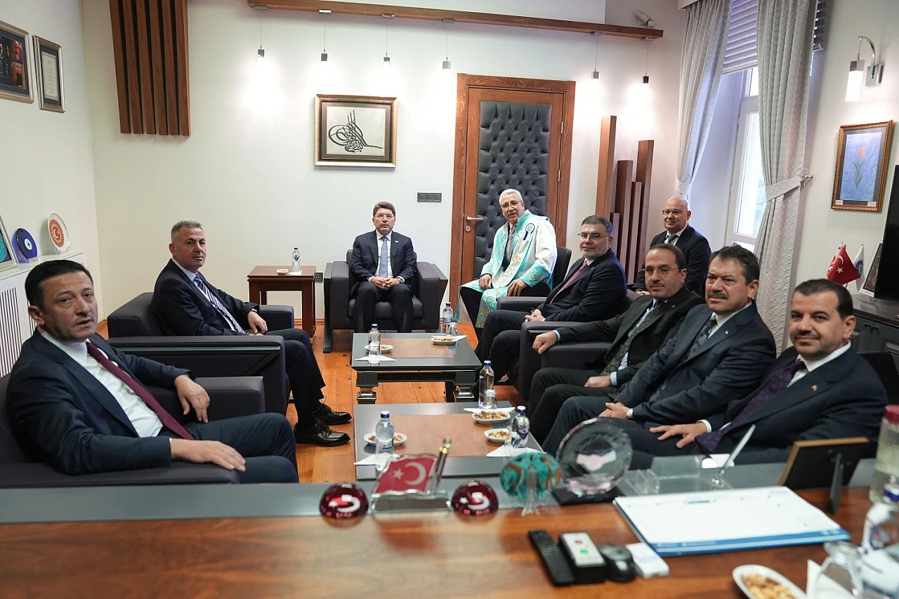 EÜ 2025-2026 Akademik yılı açılış töreni Adalet Bakanı Yılmaz Tunç'un katılımıyla gerçekleşti