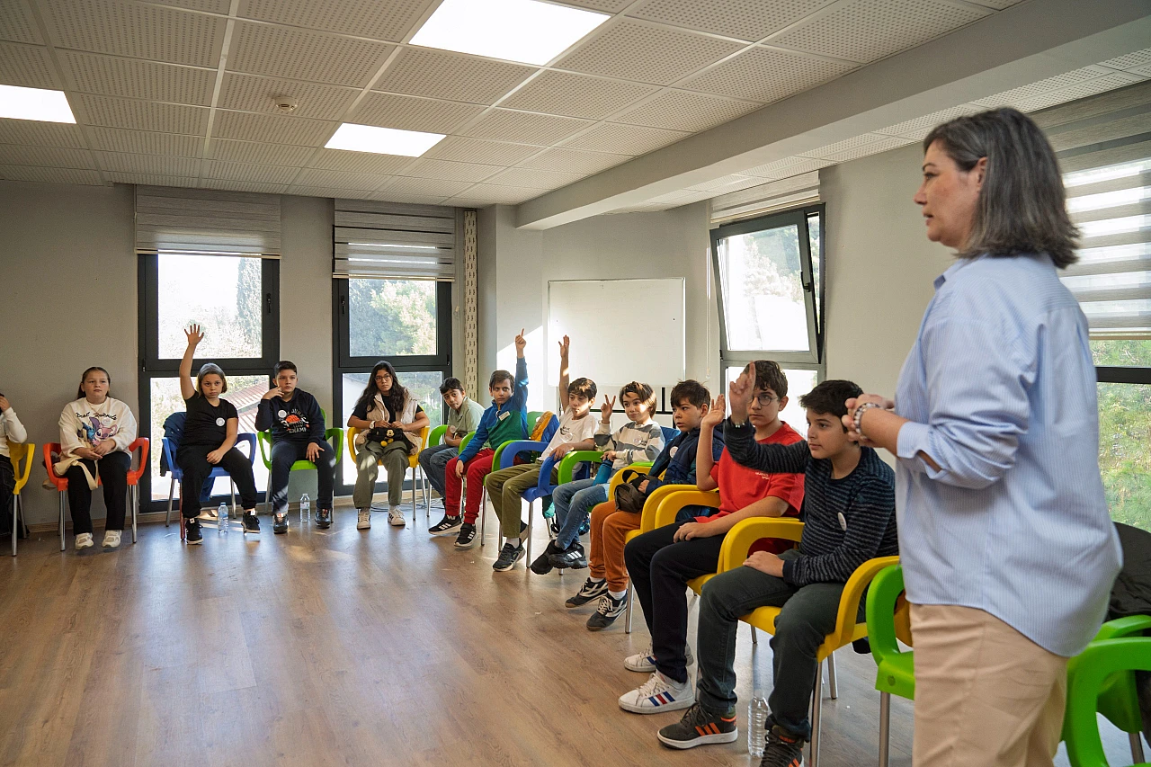 İzmir Büyükşehir Belediyesi çocuk meclisi göreve başladı