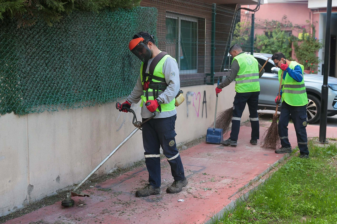 Buca'da dört koldan temizlik seferberliği
