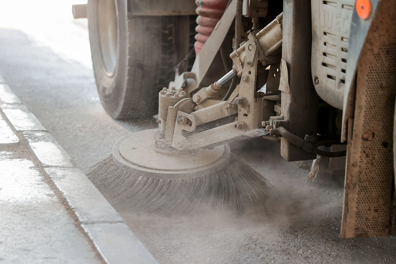 Buca'da dört koldan temizlik seferberliği