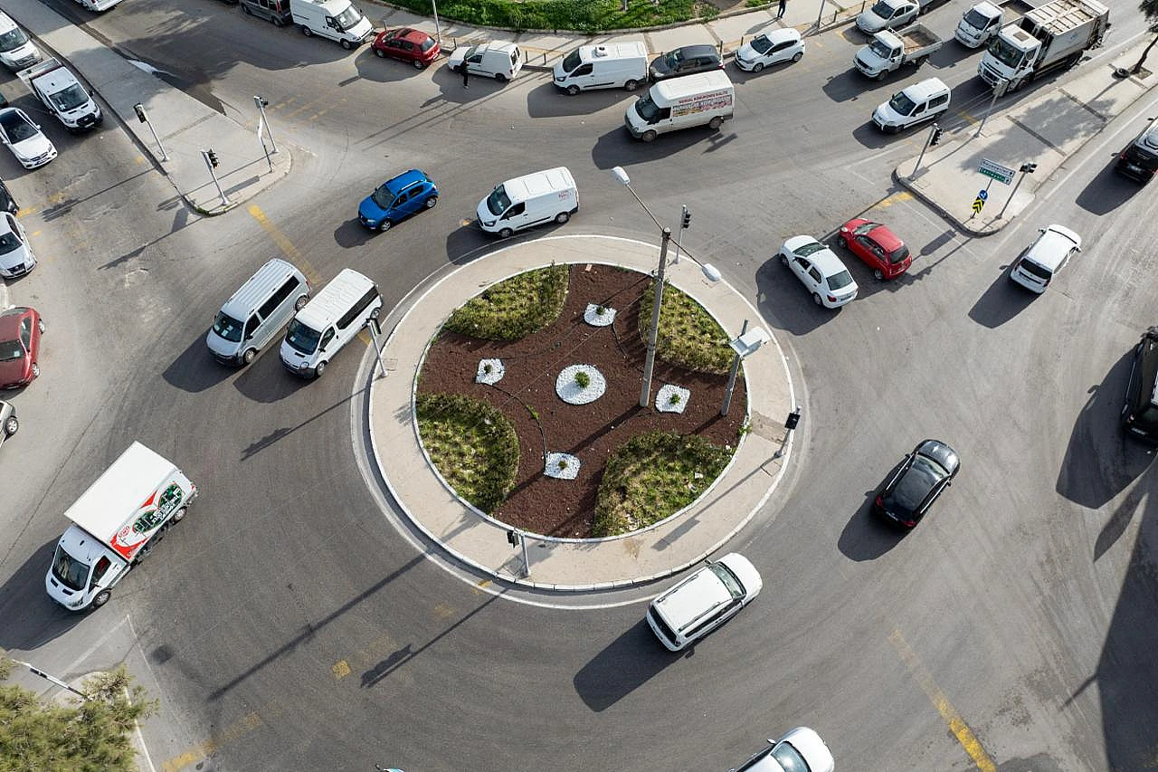 Buca'da kurakçıl peyzaj ile yeşil alanlarda büyük dönüşüm